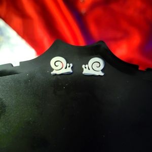 Snail fashion earrings